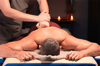 Como funciona uma casa de massagem gay