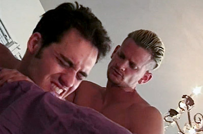 Loiro sarado currando o passivo